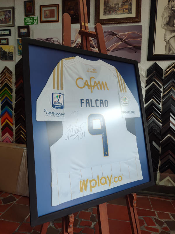 Camiseta Falcao firmada