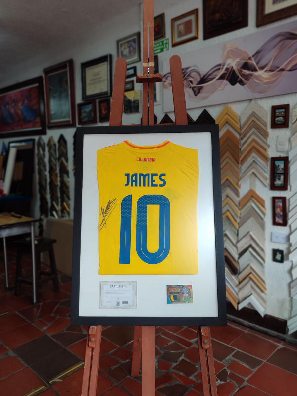 Camiseta James Rodríguez firmada