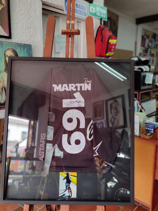 Camiseta Martín Díaz 99 firmada