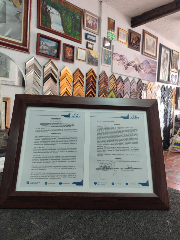 Certificado ACET enmarcado